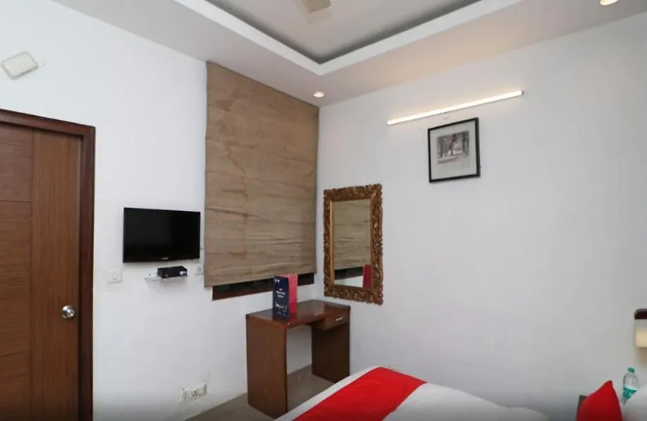 New Hotel Rajwada By Wb Inn Γκουργκάον